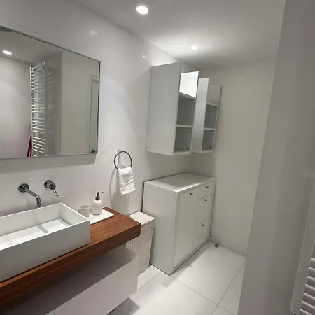 Boutique 1 Bedroom Апартаменты